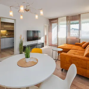 Spinut Sunset 3bd - Sea View Balcony & Quiet Area Apartment